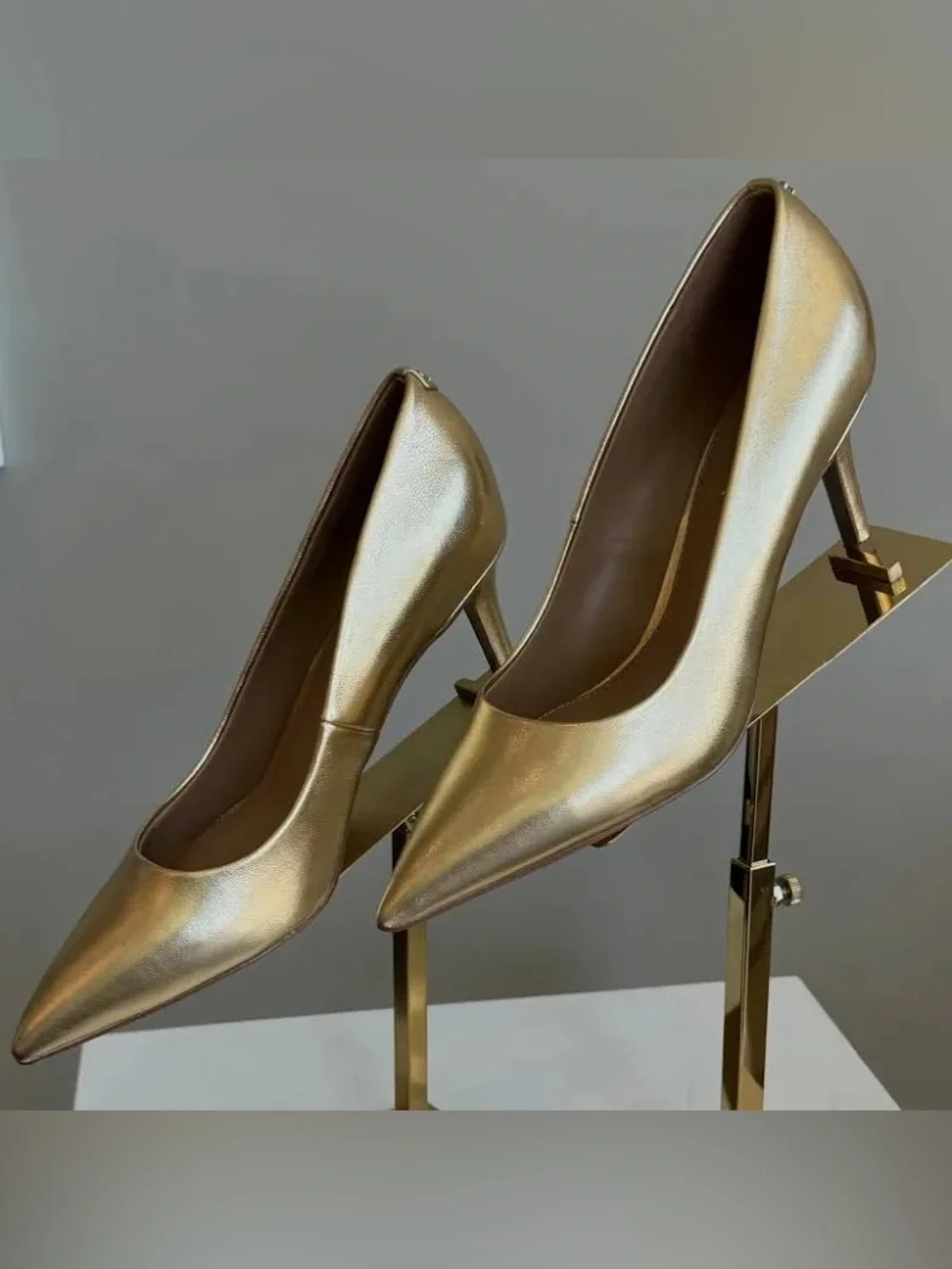 SAM EDELMAN VIENNA AMBER GOLD PUMPS 8.5
